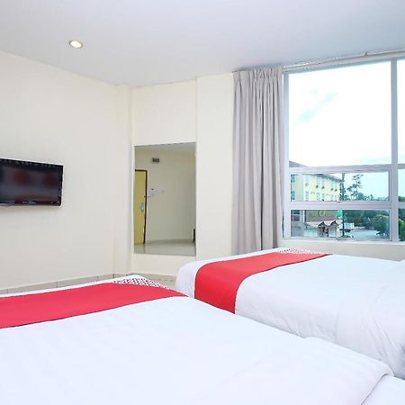 Oyo 89493 Q Hotel Mentakab Mentekab Exterior photo