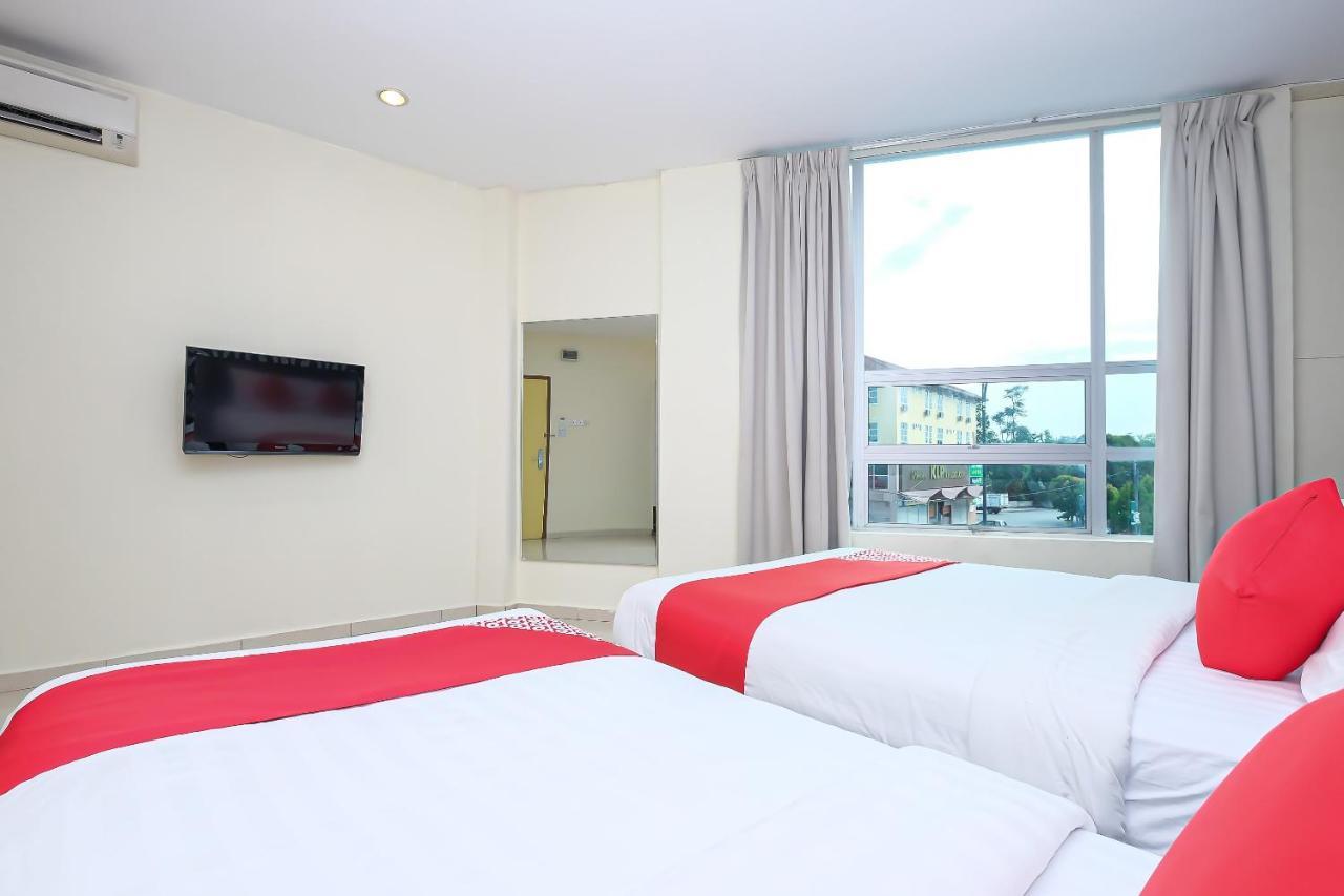 Oyo 89493 Q Hotel Mentakab Mentekab Exterior photo