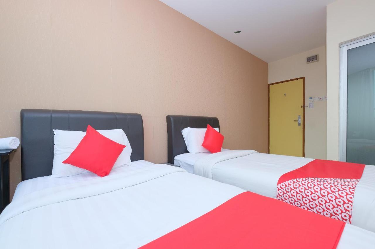 Oyo 89493 Q Hotel Mentakab Mentekab Exterior photo