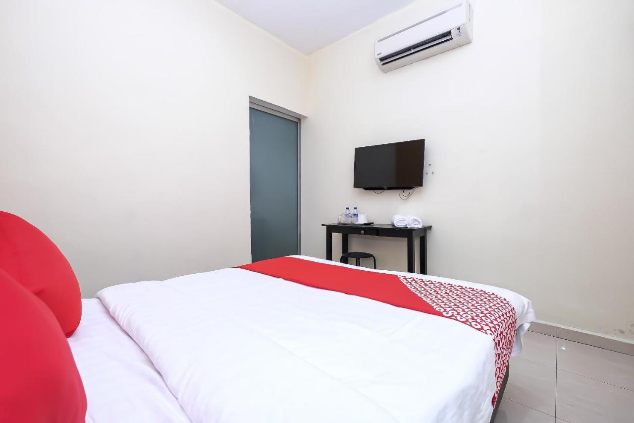 Oyo 89493 Q Hotel Mentakab Mentekab Exterior photo