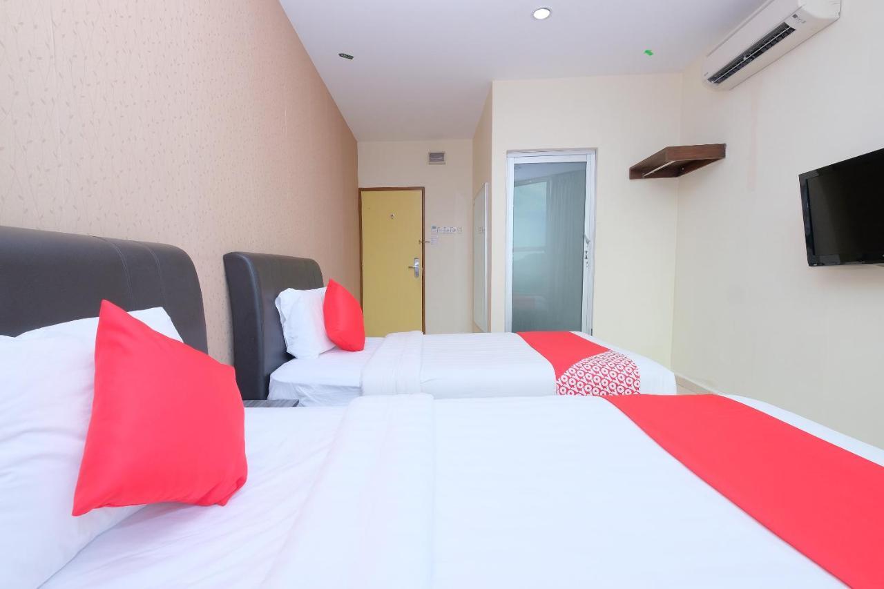 Oyo 89493 Q Hotel Mentakab Mentekab Exterior photo