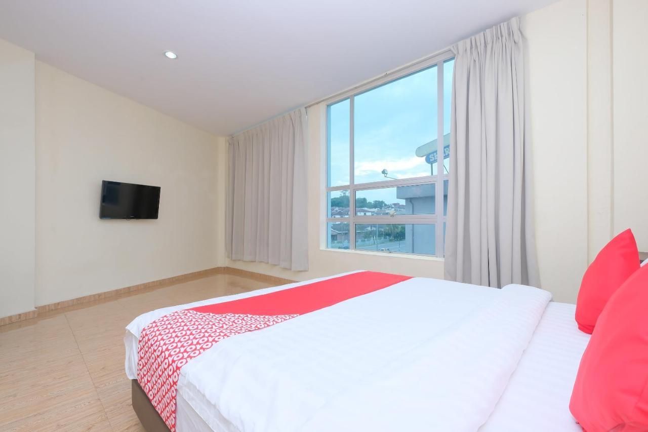 Oyo 89493 Q Hotel Mentakab Mentekab Exterior photo