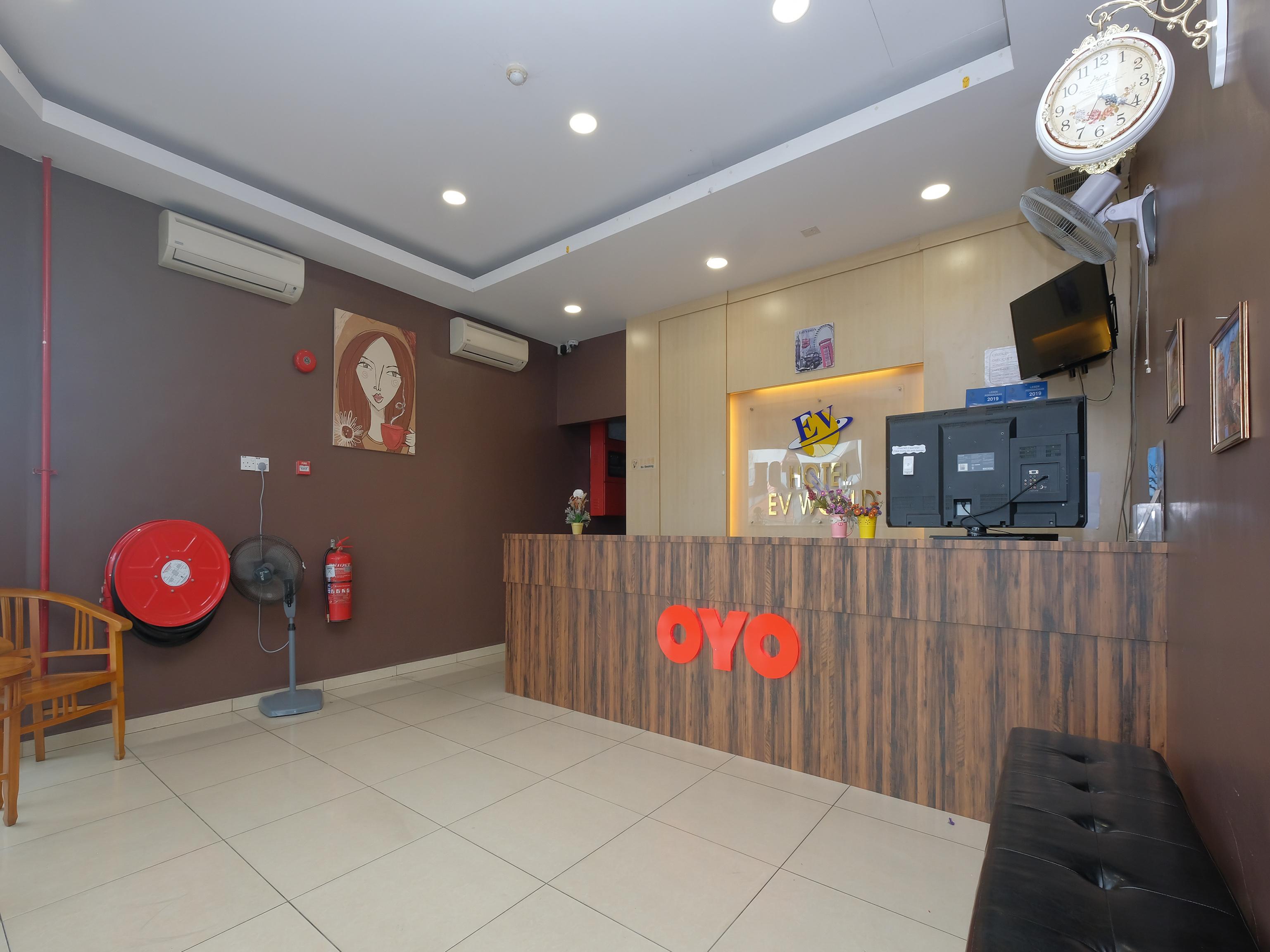 Oyo 89493 Q Hotel Mentakab Mentekab Exterior photo