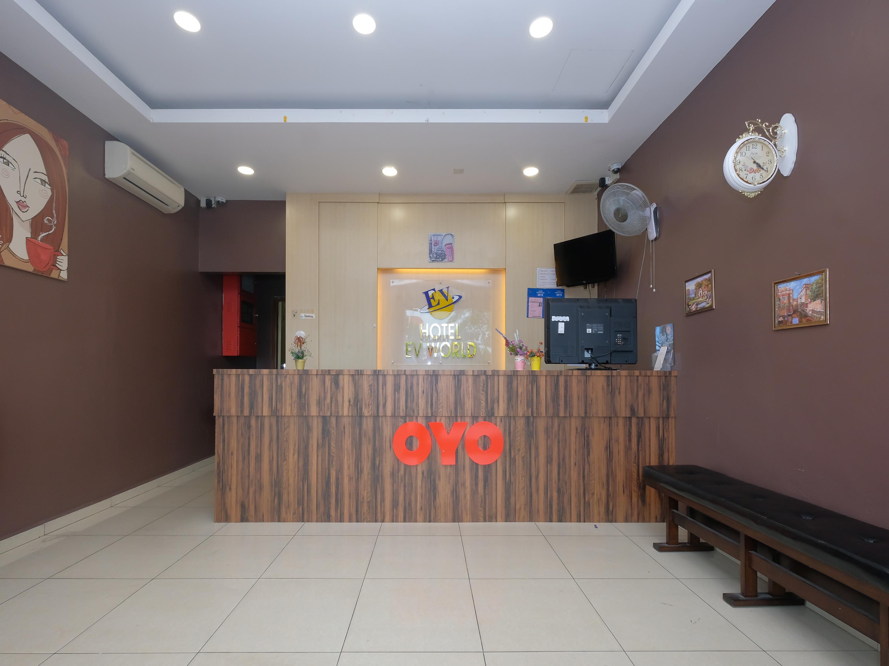Oyo 89493 Q Hotel Mentakab Mentekab Exterior photo