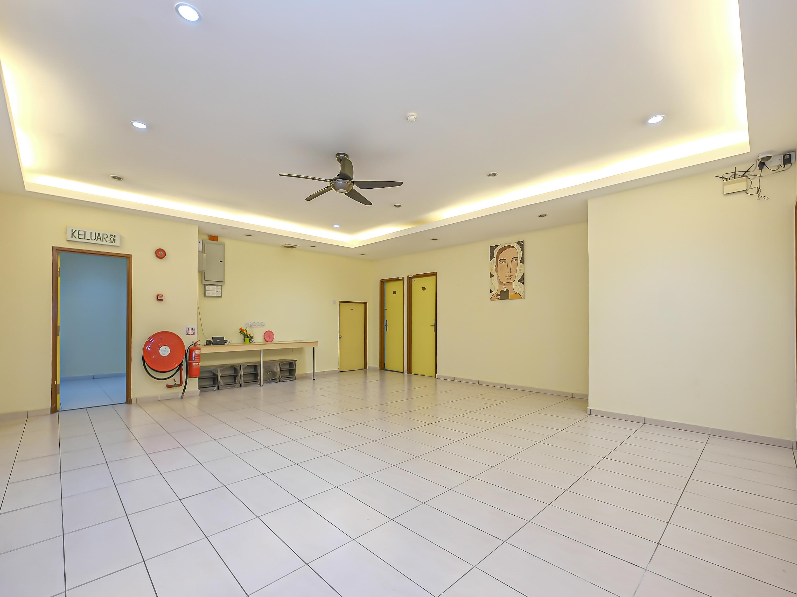 Oyo 89493 Q Hotel Mentakab Mentekab Exterior photo