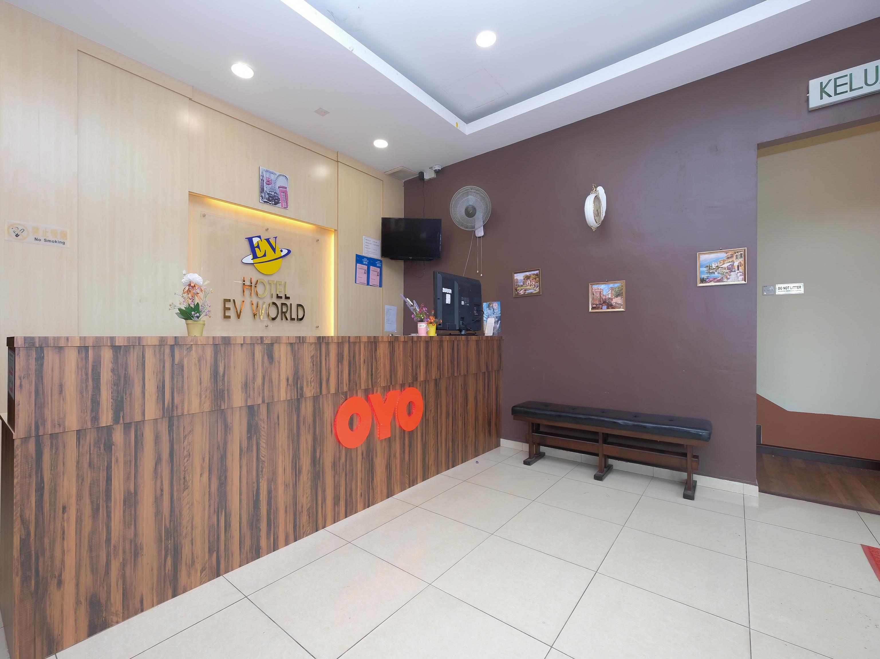 Oyo 89493 Q Hotel Mentakab Mentekab Exterior photo