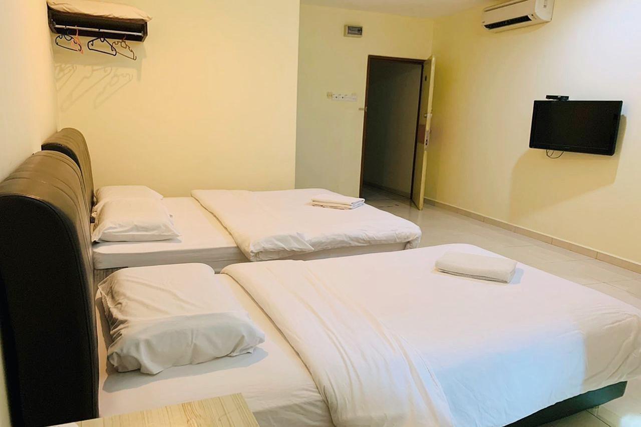 Oyo 89493 Q Hotel Mentakab Mentekab Exterior photo