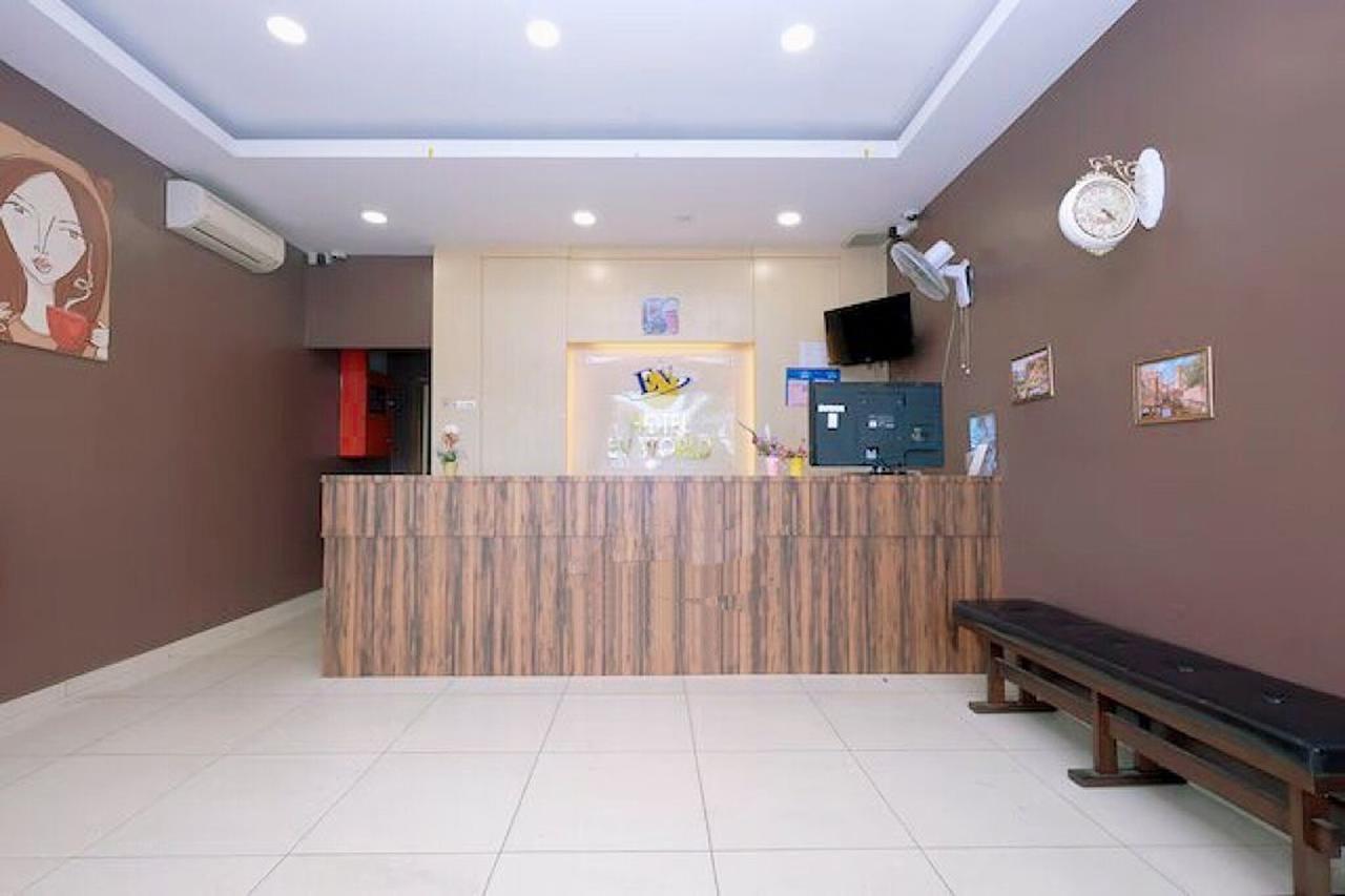 Oyo 89493 Q Hotel Mentakab Mentekab Exterior photo