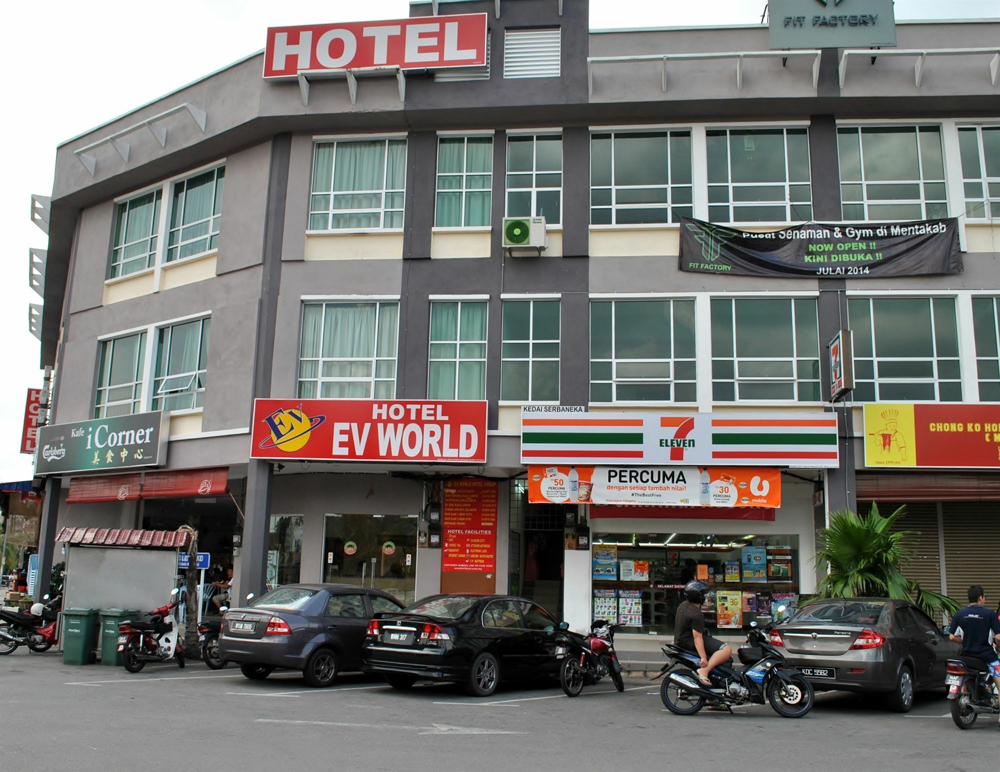 Oyo 89493 Q Hotel Mentakab Mentekab Exterior photo