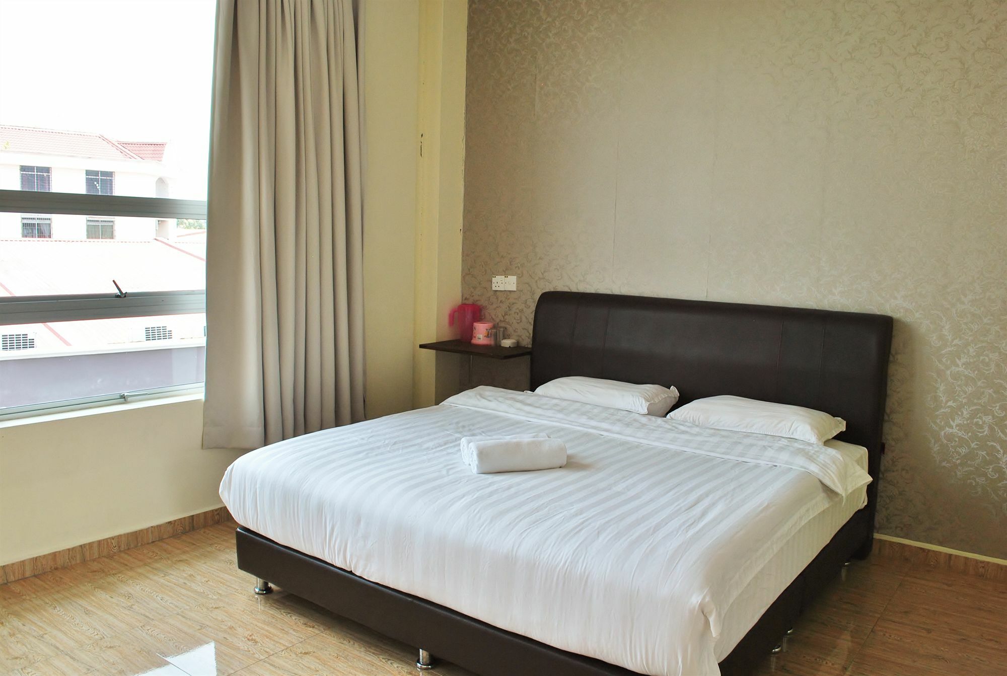 Oyo 89493 Q Hotel Mentakab Mentekab Exterior photo