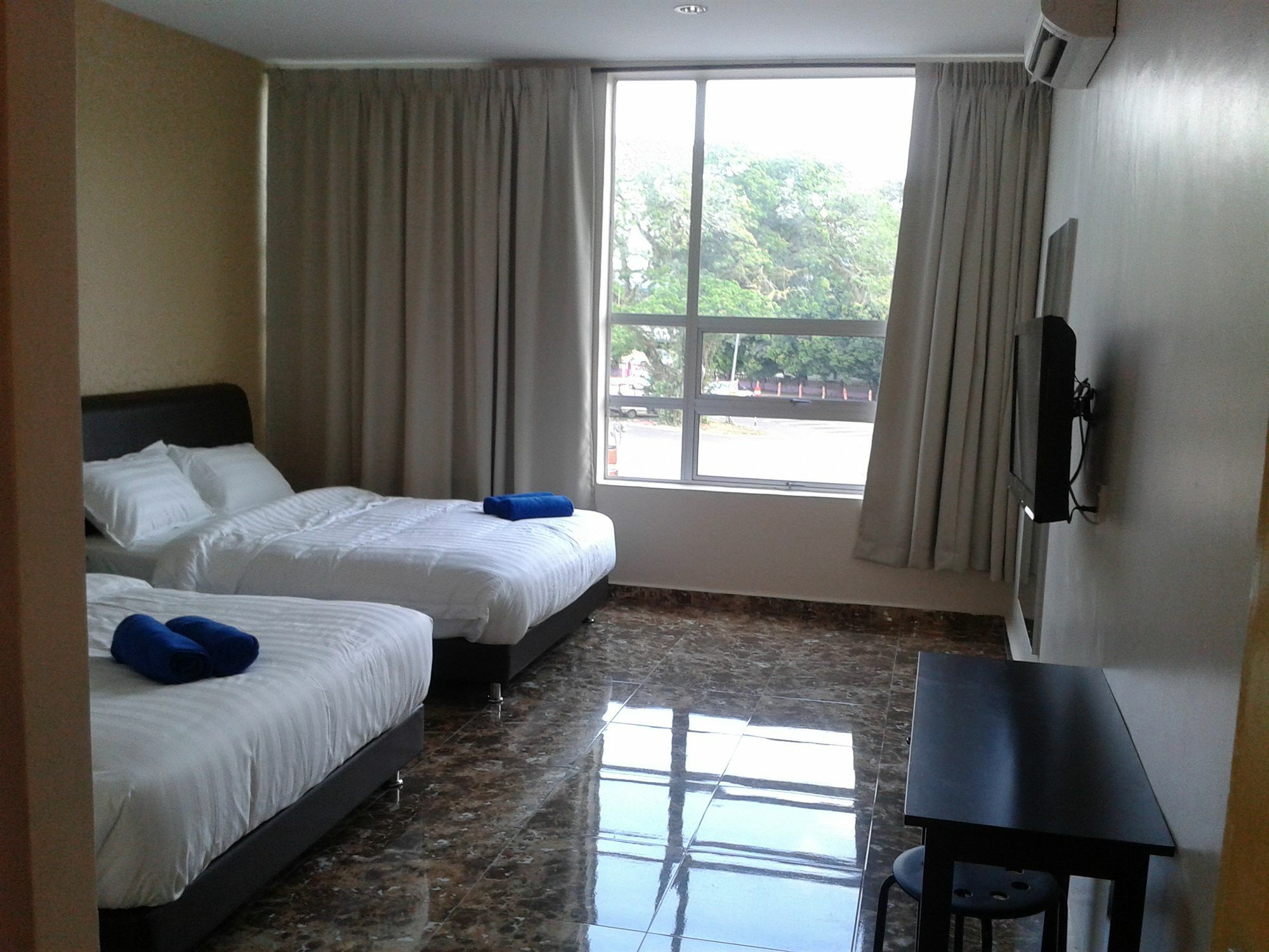 Oyo 89493 Q Hotel Mentakab Mentekab Exterior photo