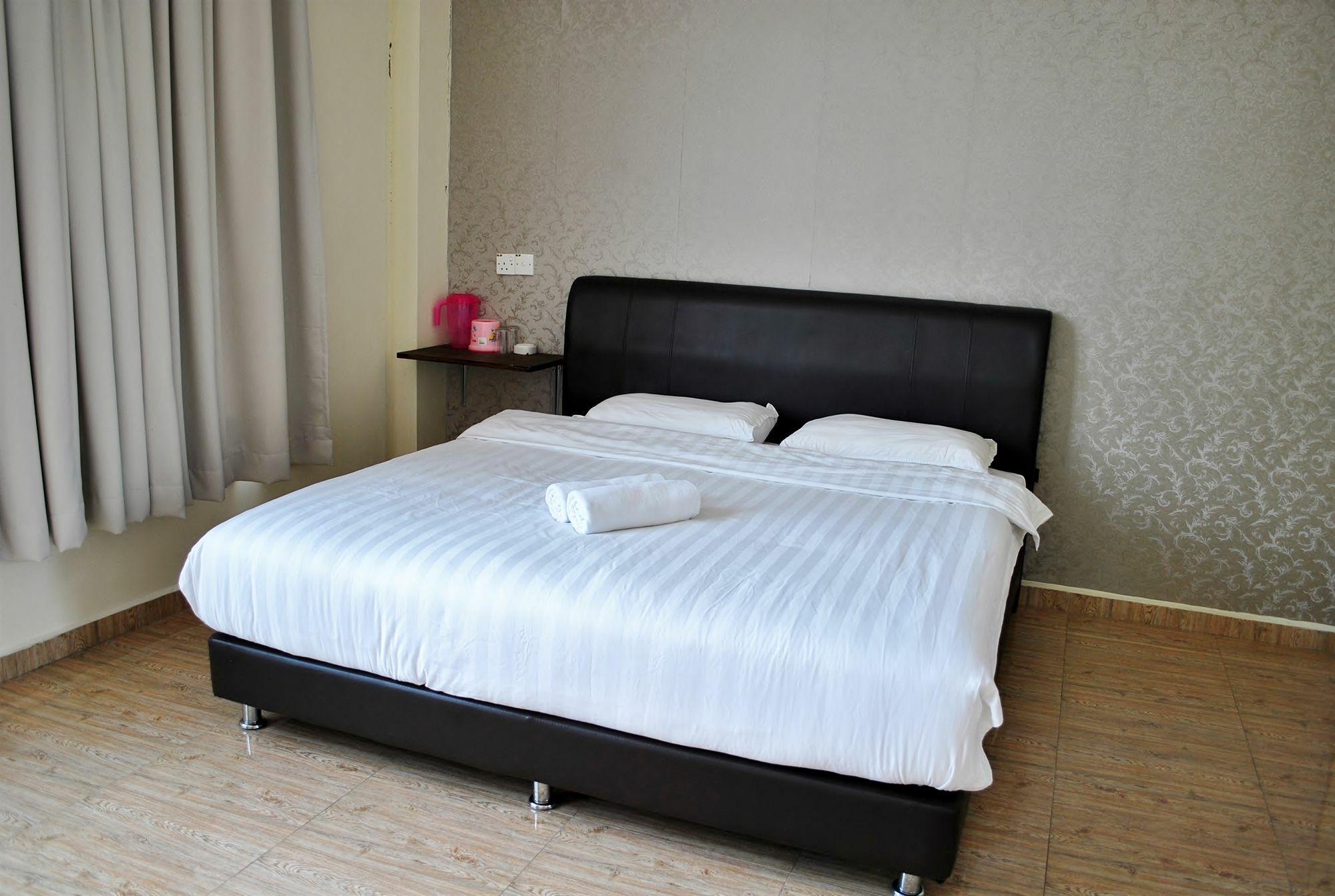 Oyo 89493 Q Hotel Mentakab Mentekab Exterior photo