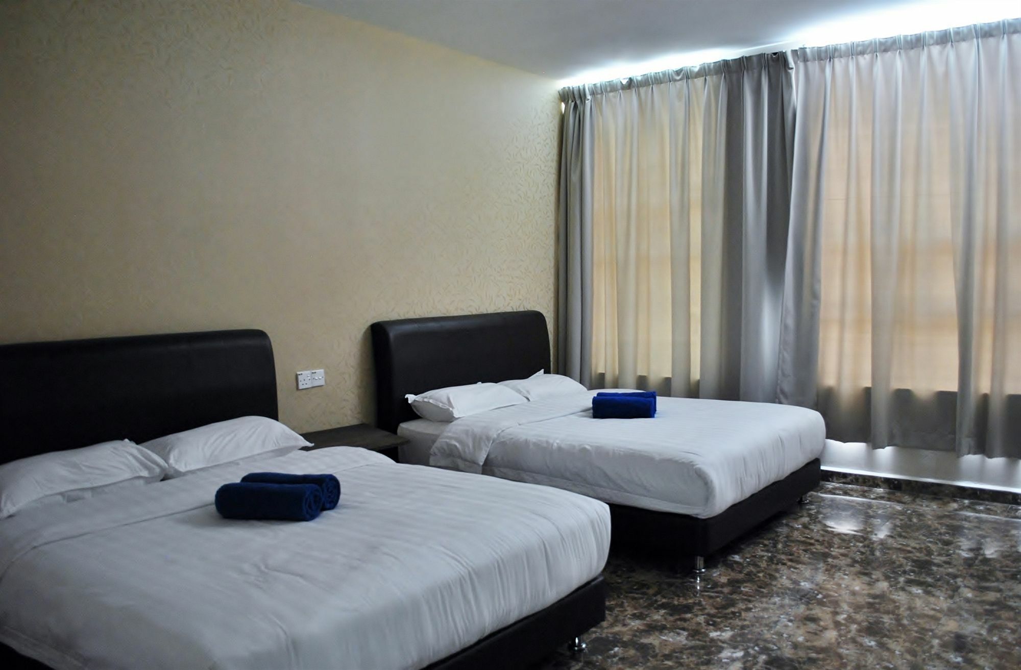 Oyo 89493 Q Hotel Mentakab Mentekab Exterior photo