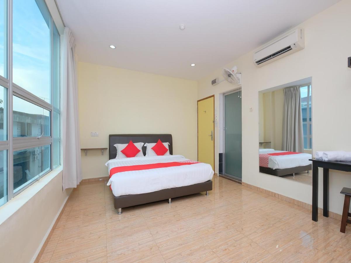 Oyo 89493 Q Hotel Mentakab Mentekab Exterior photo
